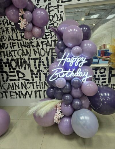 yourstyle2be party event balloon arch with customized light design